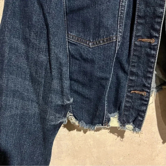 AEROPOSTALE Blue Distressed Denim Cropped Relaxed Fit Classic Jean Jacket sz M - Picture 2 of 8